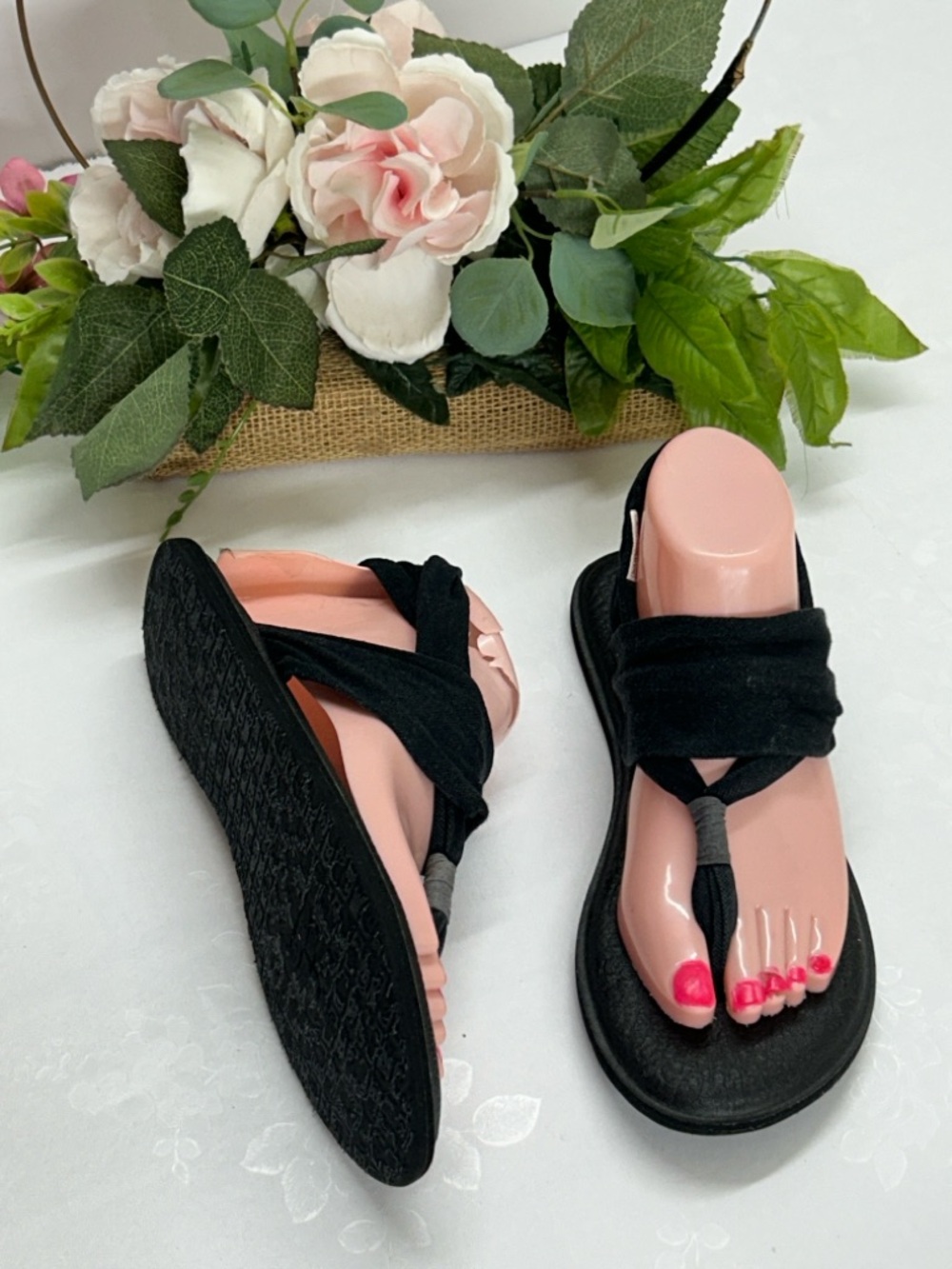 Black Women's Twist-Knot Toe-Loop Sandals - Picture 2 of 4